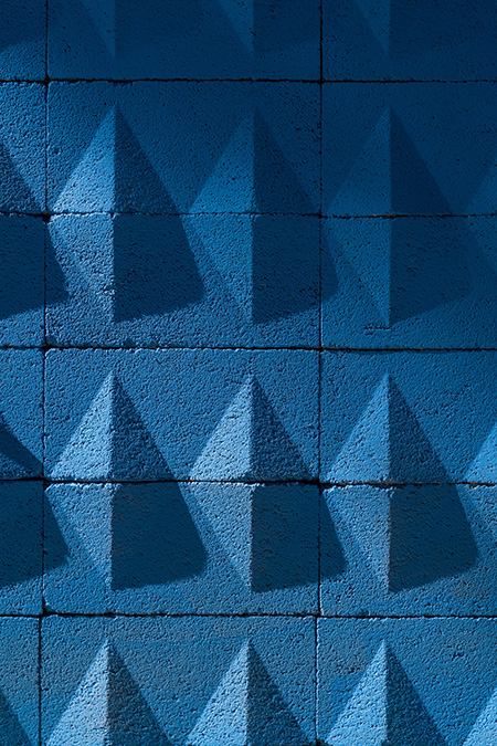06 vertical shot of a blue concrete wall with rhombus 2025 02 02 14 05 25 utc
